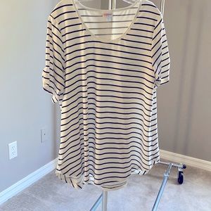 2X LuLaRoe Morgan Flare tee